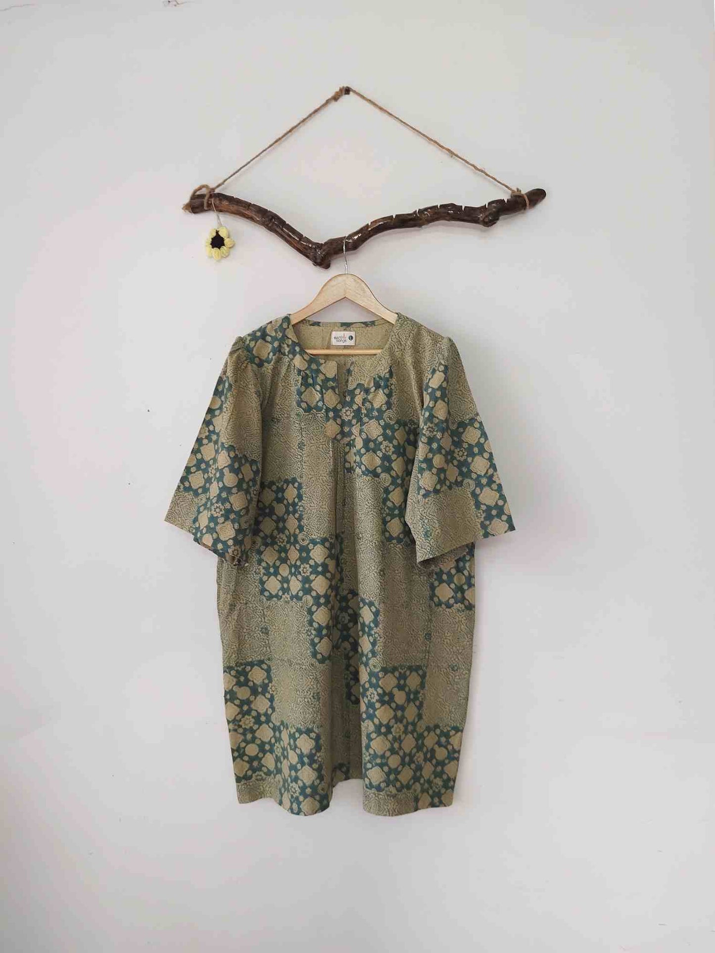 puff sleeves dress
