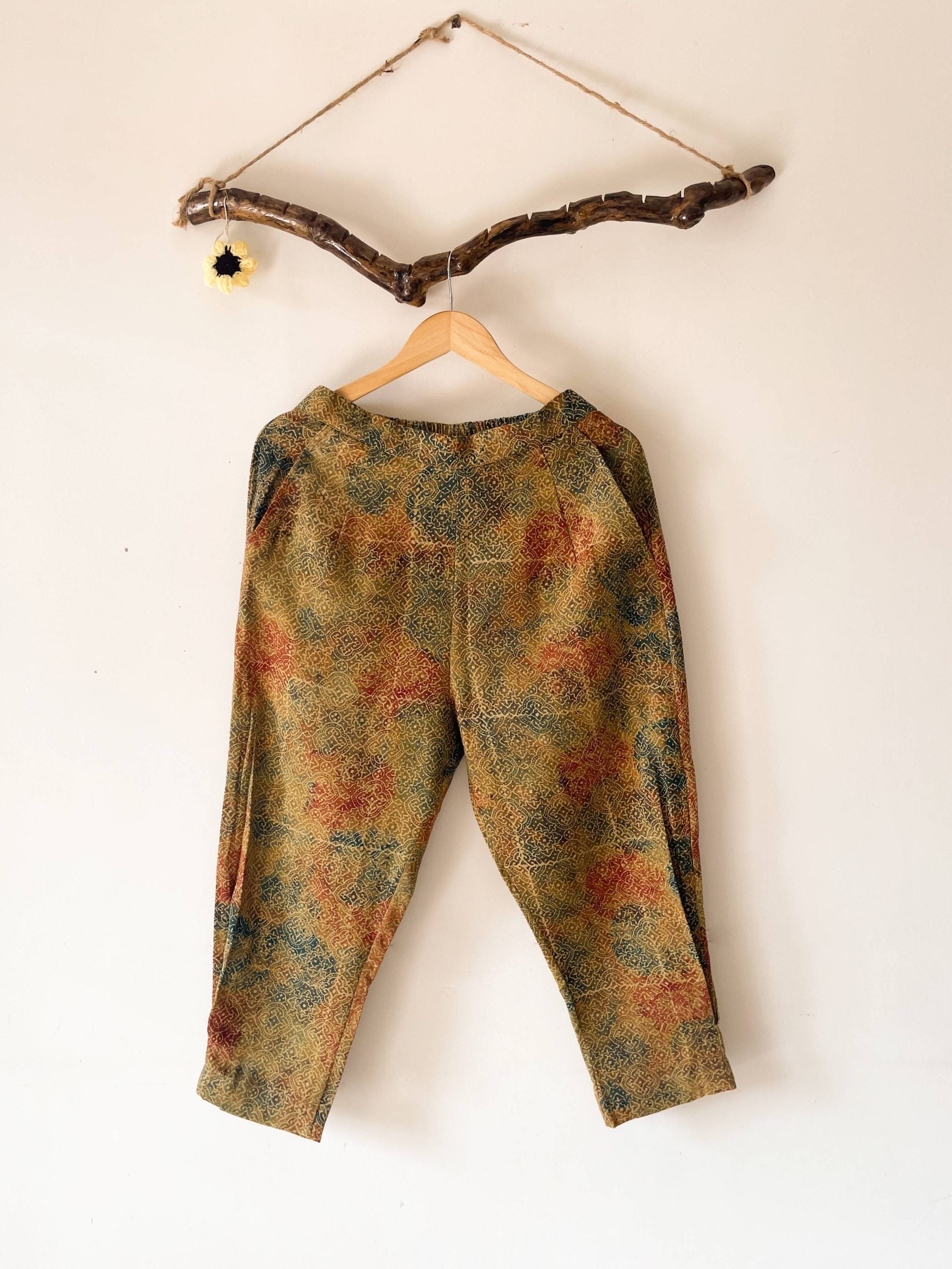 tuck bottom pants block print