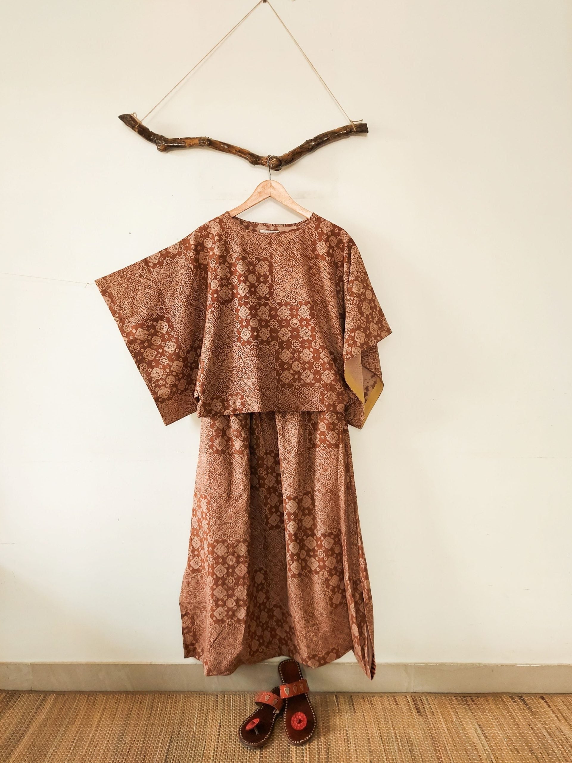 square sleeves rust block print - rust